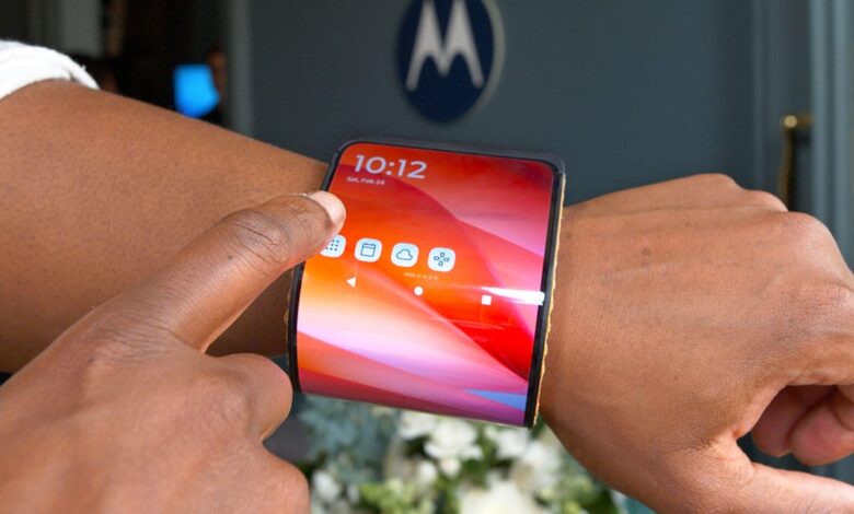 Motorola’s Rollable Concept Phone Wraps on Your Wrist – Video