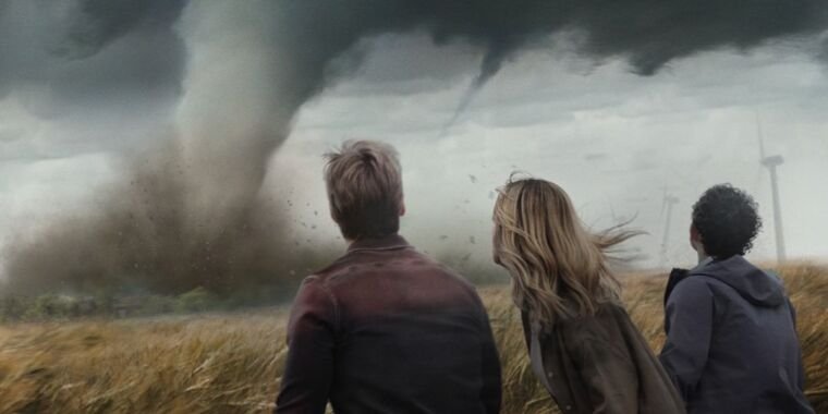 A new generation of storm chasers takes on Mother Nature in Twisters trailer