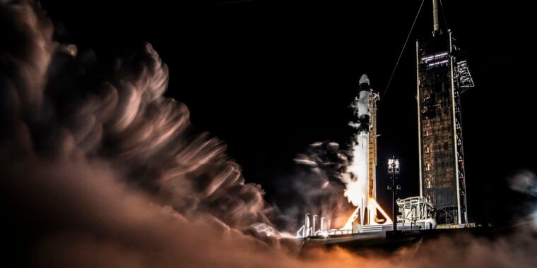 Rocket Report: Astra warns of “imminent” bankruptcy; Falcon Heavy launch delay