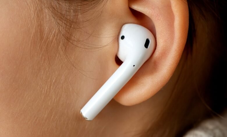 How to Use Your Smartphone to Cope With Hearing Loss (2024): Tips for iPhone, Android