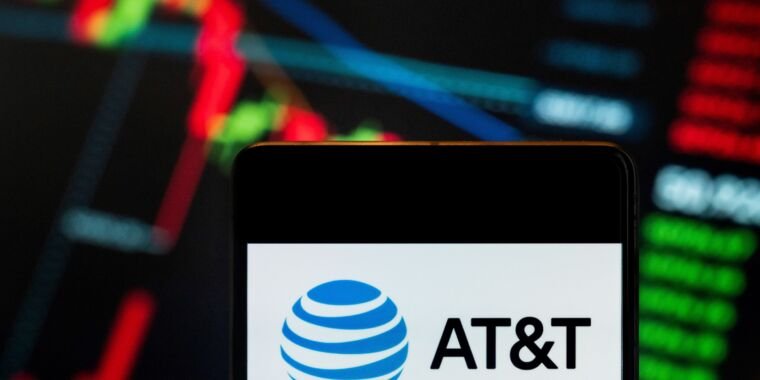 Nearly all AT&T subscribers’ call records stolen in Snowflake cloud hack