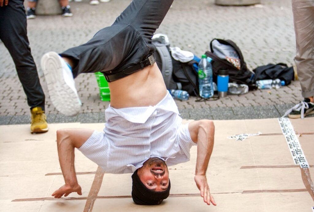 Breakdancers at risk for “headspin hole,” doctors warn