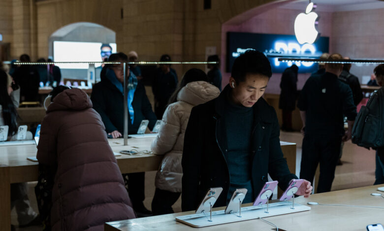 Apple’s Revenue Increases 4 Percent Despite Slowing iPhone Sales Apple’s Revenue Increases 4 Percent Despite Slowing iPhone Sales