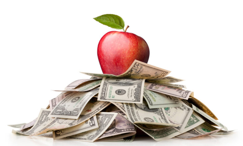 Apple must face suit over alleged policy of underpaying female workers Apple must face suit over alleged policy of underpaying female workers