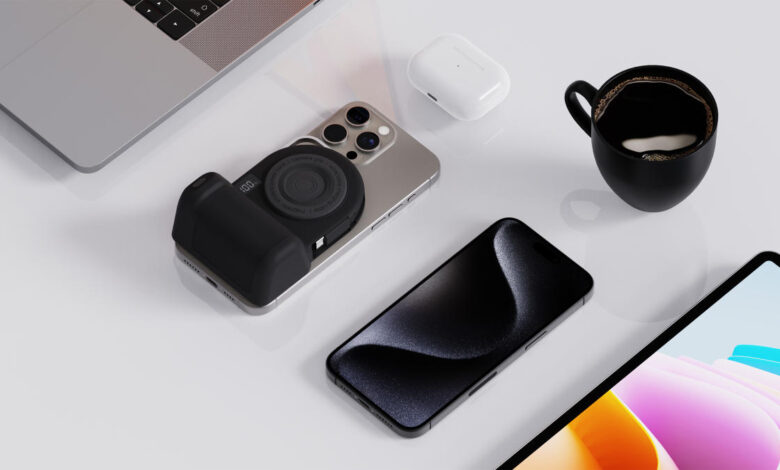 Belkin’s new accessory is a magnetic power bank and camera grip rolled into one Belkin’s new accessory is a magnetic power bank and camera grip rolled into one