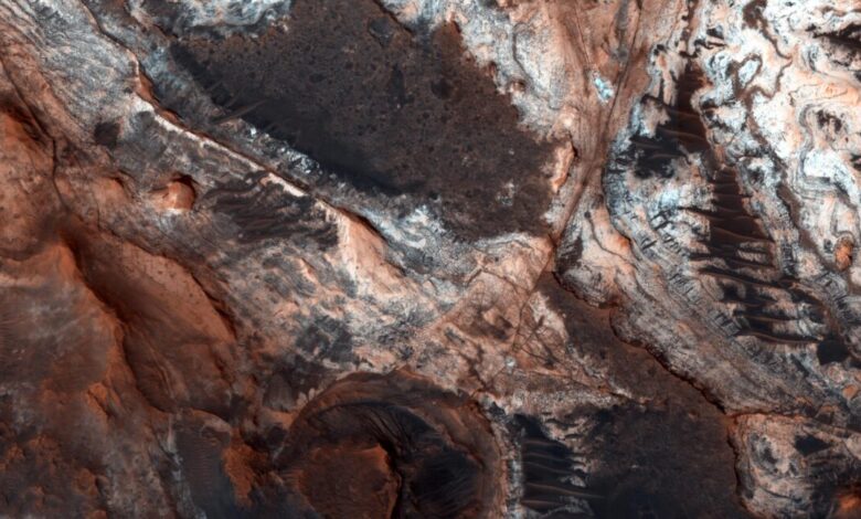 Edge of Mars’ great dichotomy eroded back by hundreds of kilometers Edge of Mars’ great dichotomy eroded back by hundreds of kilometers