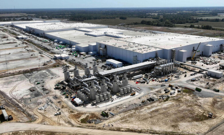 EV battery manufacturing capacity will rise when 10 plants come online this year EV battery manufacturing capacity will rise when 10 plants come online this year