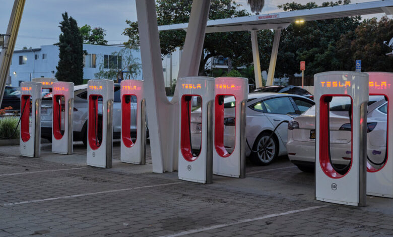 Tesla Stock Falls 8% as Concerns About Elon Musk’s Political Role Grow Tesla Stock Falls 8% as Concerns About Elon Musk’s Political Role Grow