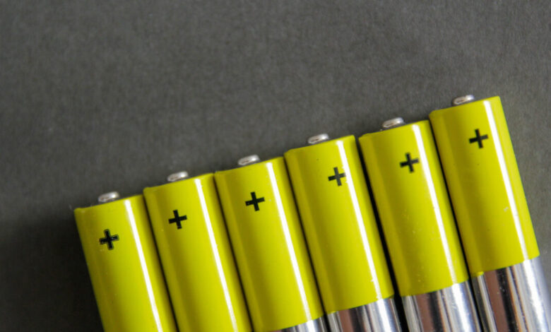 Researchers figure out how to get fresh lithium into batteries