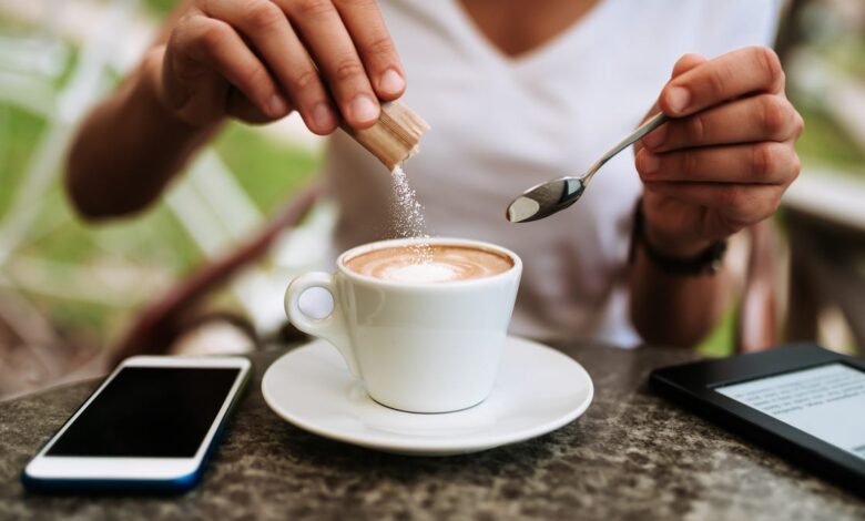 6 Natural Sugar Substitutes to Use Instead of the Processed Stuff 6 Natural Sugar Substitutes to Use Instead of the Processed Stuff