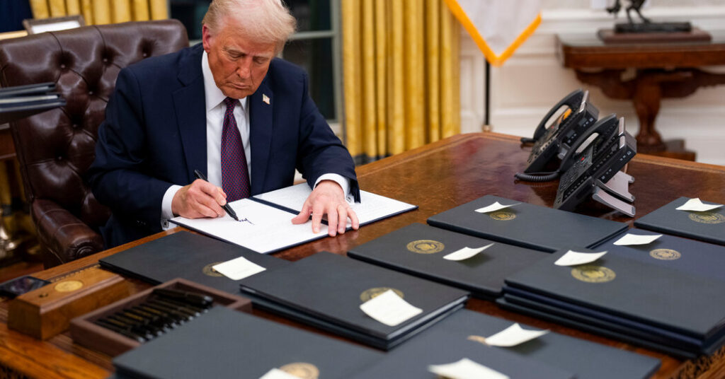 Trump Set to Meet With Top Aides to Decide TikTok’s Fate