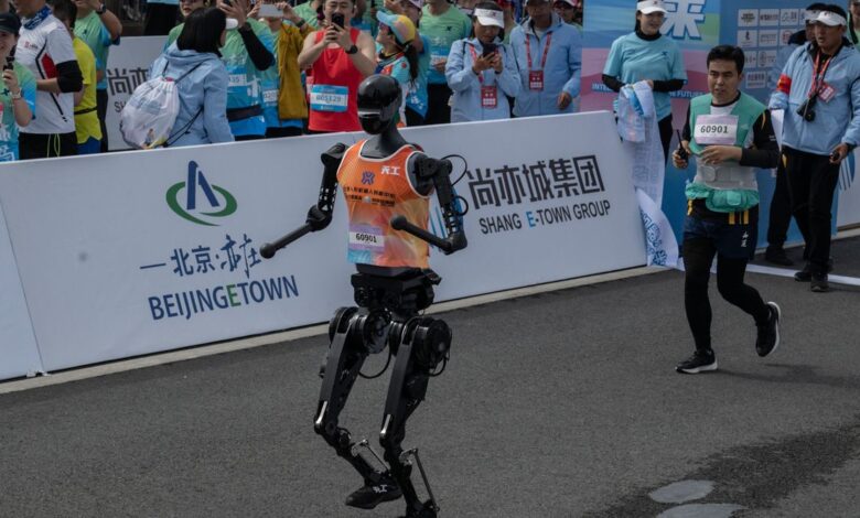 Stumbling and Overheating, Most Humanoid Robots Fail to Finish Half Marathon in Beijing Stumbling and Overheating, Most Humanoid Robots Fail to Finish Half Marathon in Beijing