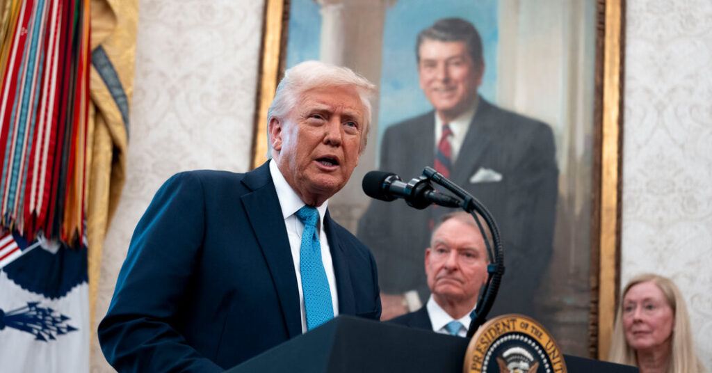 Trump Offers a Private Dinner to Top 220 Investors in His Memecoin