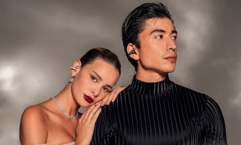 The Moto Buds Loop are open-ear earbuds you wear like jewelry The Moto Buds Loop are open-ear earbuds you wear like jewelry