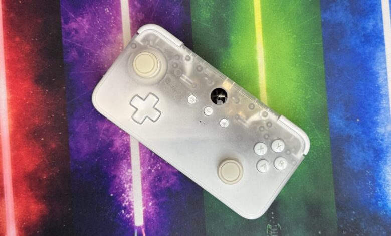 Review: This Portable Controller Is the Perfect On the Go Gaming Accessory Review: This Portable Controller Is the Perfect On the Go Gaming Accessory