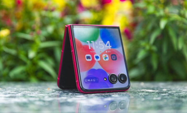 I Tested the Motorola Razr Ultra. It’s Good, but Flipping Expensive I Tested the Motorola Razr Ultra. It’s Good, but Flipping Expensive