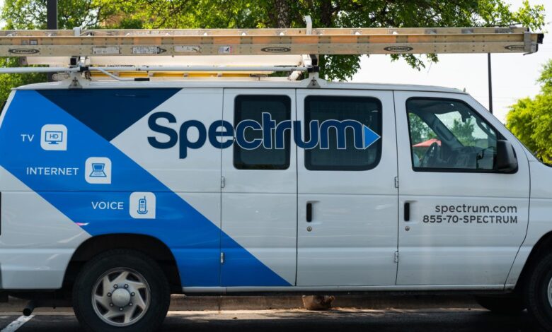 Vandals cut fiber-optic lines, causing outage for Spectrum Internet subscribers