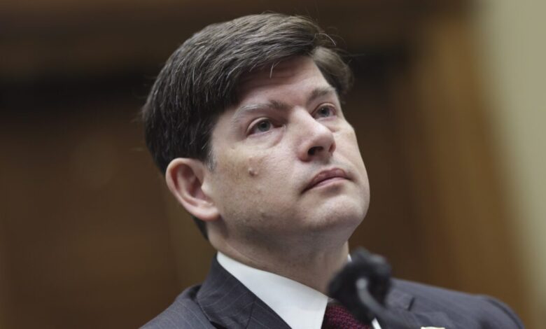 FCC Republican resigns, leaving agency with just two commissioners FCC Republican resigns, leaving agency with just two commissioners