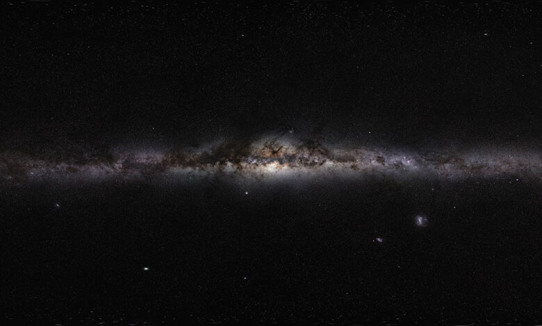 Simulations find ghostly whirls of dark matter trailing galaxy arms Simulations find ghostly whirls of dark matter trailing galaxy arms