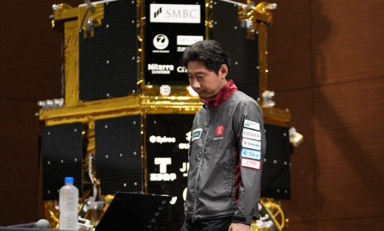 A Japanese lander crashed on the Moon after losing track of its location A Japanese lander crashed on the Moon after losing track of its location